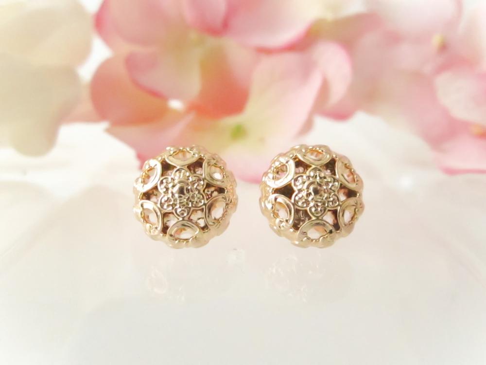 Gold Dainty Flower Studs, Vintage Button Earrings, Gold Plated Post, Floral earrings, Feminine Chic, Bridesmaid Earrings, Vintage Earrings